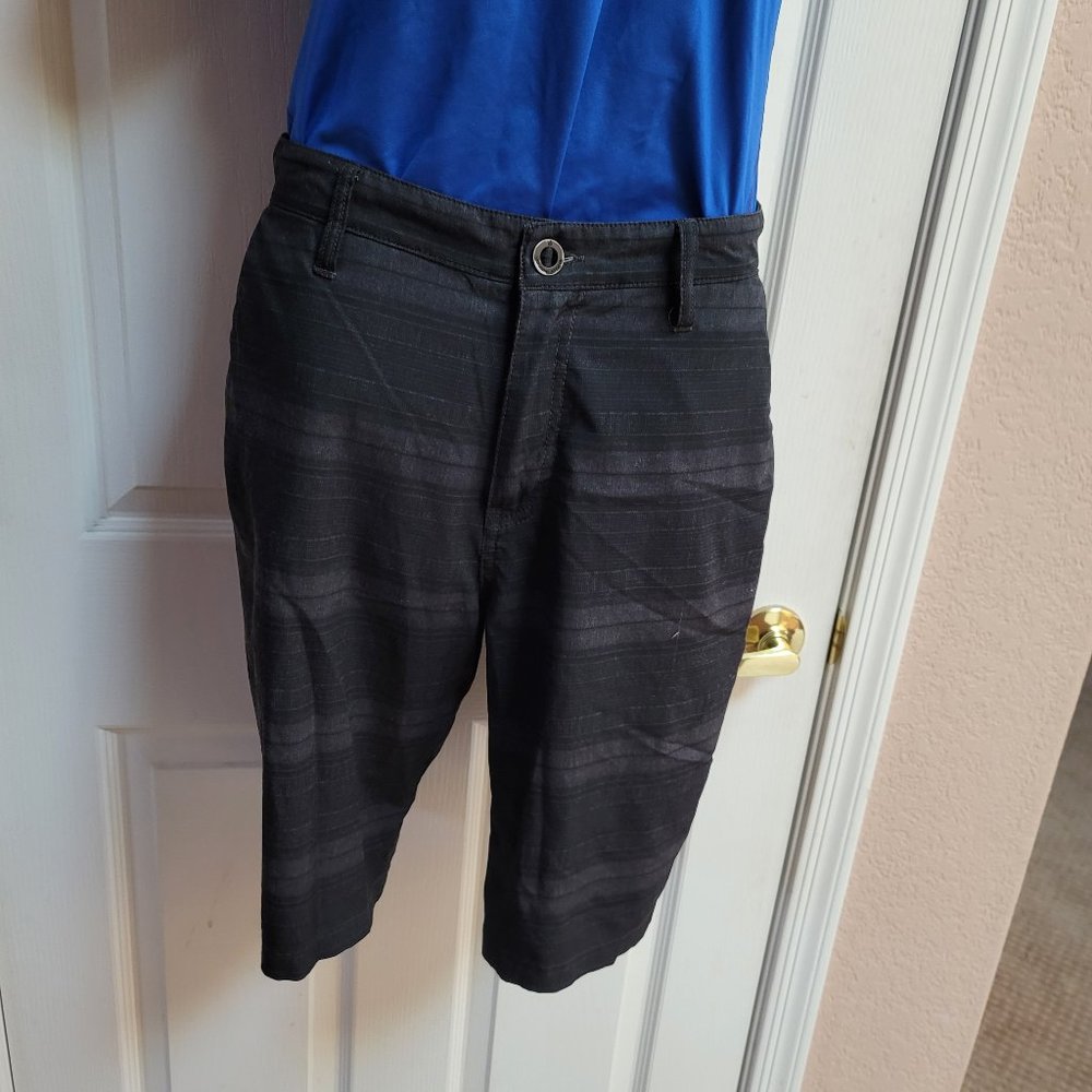BARGAIN!! Volcom size 31 H2 Chinos board shorts men's.